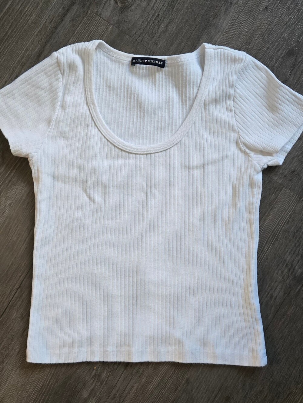 Brandy Melville White Ribbed Baby Tee – One Size